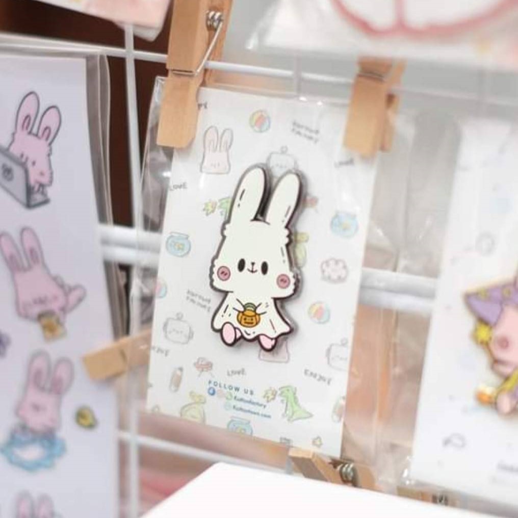 Enamel Pin : Little Ghost Robin